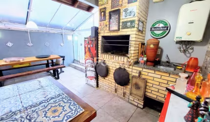 Casa com 3 quartos à venda na Rua Santos Zottis, 190, Hípica, Porto Alegre, 198 m2 por R$ 470.000