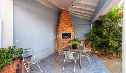 Casa com 3 quartos à venda na Rua Doze de Outubro, 173, Partenon, Porto Alegre, 276 m2 por R$ 1.100.000