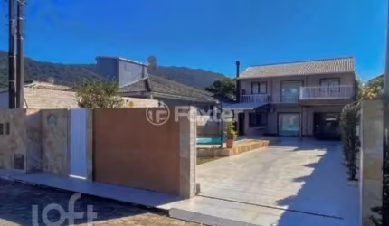 Casa com 3 quartos à venda na Servidão Lua Branca, 359, São João do Rio Vermelho, Florianópolis, 420 m2 por R$ 1.200.000