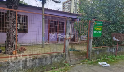 Casa com 2 quartos à venda na Travessa Nova Trento, 207, Tristeza, Porto Alegre, 354 m2 por R$ 365.000