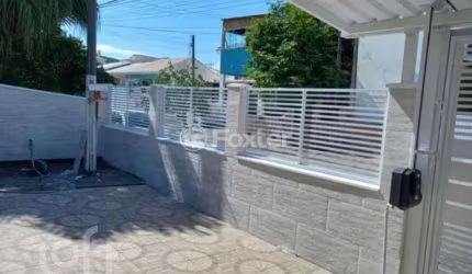 Casa com 2 quartos à venda na Rua das Perobas, 87, Madri, Palhoça, 90 m2 por R$ 490.000
