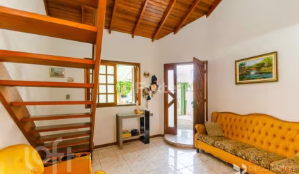 Casa com 2 quartos à venda na Rua Álamo-Branco, 45, Restinga, Porto Alegre, 136 m2 por R$ 329.900