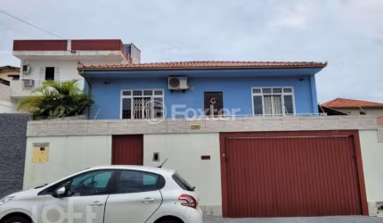 Casa com 3 quartos à venda na Rua Coronel Américo, 1280, Barreiros, São José, 200 m2 por R$ 1.275.000