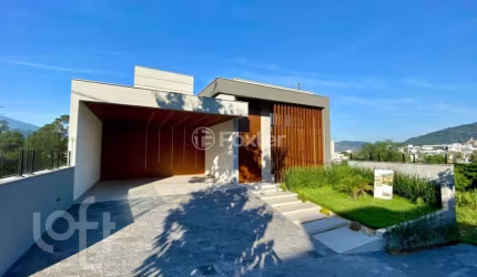 Casa com 3 quartos à venda na Rua dos Rouxinóis, 81, Pedra Branca, Palhoça, 230 m2 por R$ 1.900.000