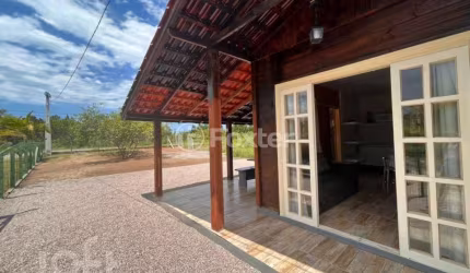 Casa com 2 quartos à venda na Rua Caetano Silveira de Matos, 003, Centro, Palhoça, 330 m2 por R$ 325.000