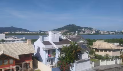 Casa com 3 quartos à venda na Rua Professor Clóvis Menel Calliari, 158, João Paulo, Florianópolis, 309 m2 por R$ 2.790.000