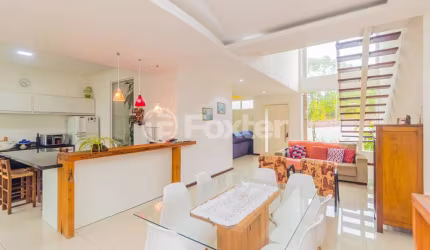 Casa em condomínio fechado com 3 quartos à venda na Avenida Juca Batista, 2705, Hípica, Porto Alegre, 272 m2 por R$ 750.000