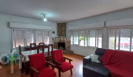 Casa com 5 quartos à venda na Rua Coronel Neves, 736, Medianeira, Porto Alegre, 272 m2 por R$ 800.000