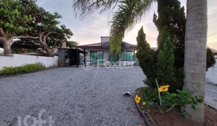 Casa com 3 quartos à venda na Rua Clevelândia, 1, Enseada de Brito, Palhoça, 150 m2 por R$ 850.000