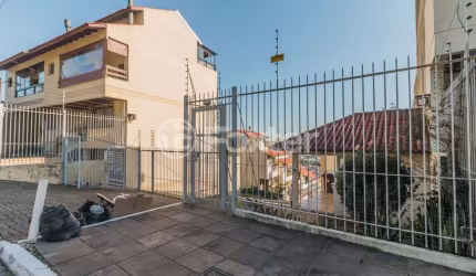 Terreno em condomínio fechado à venda na Rua Alcebíades Antônio dos Santos, 635, Nonoai, Porto Alegre, 105 m2 por R$ 110.000