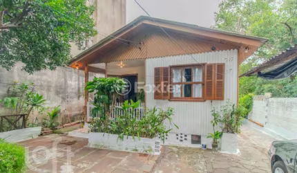 Casa com 5 quartos à venda na Avenida Quaraí, 327, Nonoai, Porto Alegre, 300 m2 por R$ 387.000