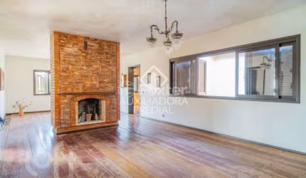 Casa com 3 quartos à venda na Avenida Clemenciano Barnasque, 219, Teresópolis, Porto Alegre, 400 m2 por R$ 990.000