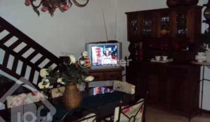Casa com 5 quartos à venda na Rua Mata Coelho, 98, Nonoai, Porto Alegre, 200 m2 por R$ 600.000
