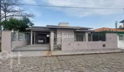 Casa com 4 quartos à venda na Rua Sérgio Cândido, 57, Carianos, Florianópolis, 113 m2 por R$ 1.100.000