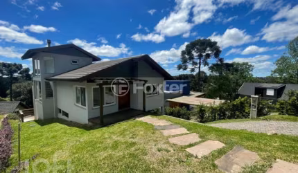 Casa em condomínio fechado com 3 quartos à venda na Rua Vitório Carassai, 277, São José, Canela, 290 m2 por R$ 1.800.000