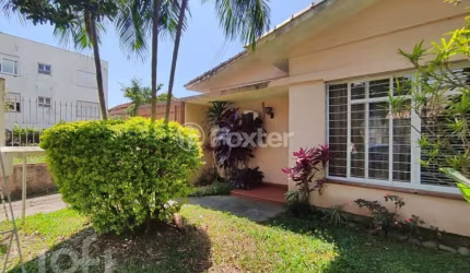 Casa com 3 quartos à venda na Travessa José Rodrigues Fonseca, 56, Vila Ipiranga, Porto Alegre, 155 m2 por R$ 650.000