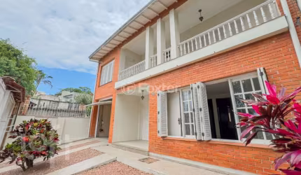 Casa com 3 quartos à venda na Rua Aldrovando Leão, 341, Vila Jardim, Porto Alegre, 288 m2 por R$ 1.200.000