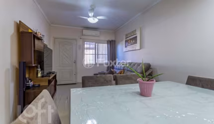 Casa com 2 quartos à venda na Rua Vereador Terezio Meireles, 35, Jardim Leopoldina, Porto Alegre, 65 m2 por R$ 369.000