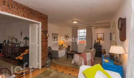 Casa com 5 quartos à venda na Rua Marquês de Abrantes, 51, Santo Antônio, Porto Alegre, 280 m2 por R$ 990.000