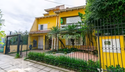 Casa com 3 quartos à venda na Travessa Gardênia, 110, São Sebastião, Porto Alegre, 381 m2 por R$ 1.060.000