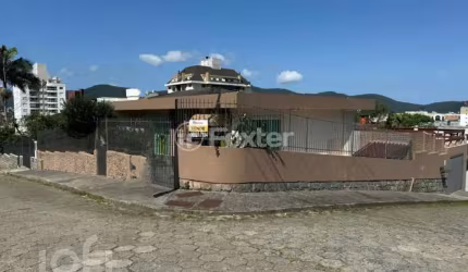 Casa com 4 quartos à venda na Rua Professor Belarmino Corrêa, 275, Trindade, Florianópolis, 169 m2 por R$ 1.250.000