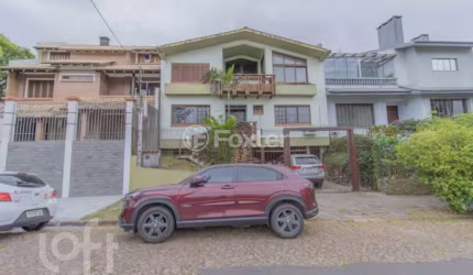 Casa com 4 quartos à venda na Rua Professor Abílio Azambuja, 136, Jardim do Salso, Porto Alegre, 425 m2 por R$ 1.911.000