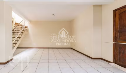 Casa com 3 quartos à venda na Rua Irmã Maria José Trevisan, 161, Farrapos, Porto Alegre, 92 m2 por R$ 260.000