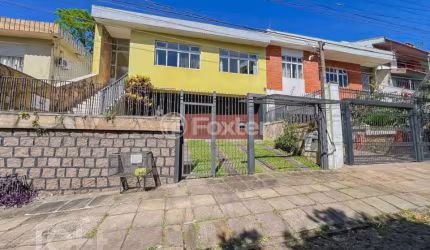Casa com 4 quartos à venda na Rua Eurico Lara, 385, Medianeira, Porto Alegre, 272 m2 por R$ 789.900