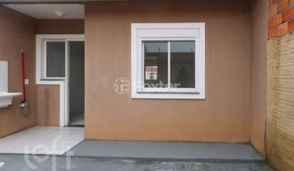 Casa com 2 quartos à venda na Rua Trinta e Três, 71, Parque da Matriz, Cachoeirinha, 44 m2 por R$ 250.000