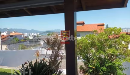 Casa com 4 quartos à venda na Rua Thiago da Fonseca, 441, Capoeiras, Florianópolis, 390 m2 por R$ 1.077.000