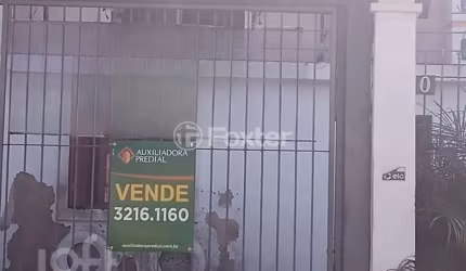 Casa com 5 quartos à venda na Rua Dona Cristina, 740, Cristal, Porto Alegre, 239 m2 por R$ 359.900