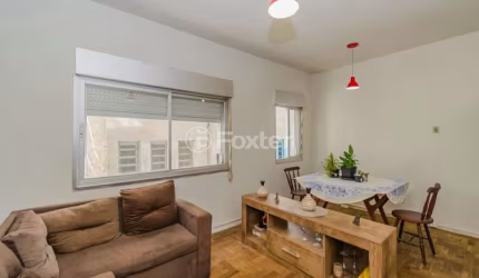 Apartamento com 3 quartos à venda na Avenida Borges de Medeiros, 907, Centro Histórico, Porto Alegre, 82 m2 por R$ 235.000
