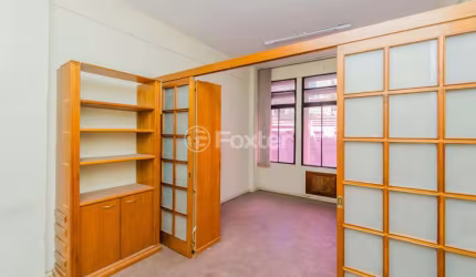 Sala comercial com 3 salas à venda na Avenida Borges de Medeiros, 308, Centro Histórico, Porto Alegre, 50 m2 por R$ 200.000