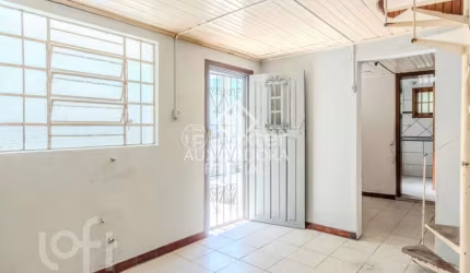 Casa com 3 quartos à venda na Rua Dom João VI, 56, Medianeira, Porto Alegre, 160 m2 por R$ 380.000