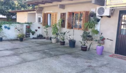 Casa com 3 quartos à venda na Rua Jessu Oliveira Silva, 4536, Restinga, Porto Alegre, 70 m2 por R$ 220.000