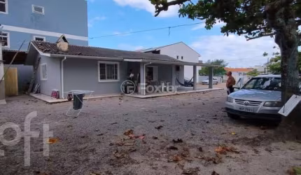 Casa com 3 quartos à venda na Avenida do Papagaio, 200, Balneário Ponta do Papagaio (Ens Brito), Palhoça, 139 m2 por R$ 1.200.000