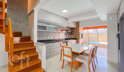 Casa com 3 quartos à venda na Rua Heitor Kramer, 374, Guarujá, Porto Alegre, 114 m2 por R$ 650.000
