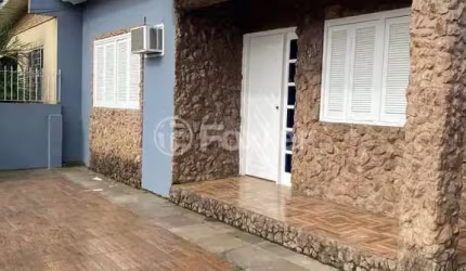 Casa com 2 quartos à venda na Rua Alexandre de Gusmão, 1221, Estância Velha, Canoas, 70 m2 por R$ 530.000
