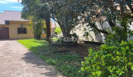 Casa com 2 quartos à venda na Avenida Farroupilha, 2501, Nossa Senhora das Graças, Canoas, 191 m2 por R$ 950.000