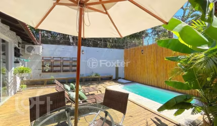 Casa com 4 quartos à venda na Rua Afonso Arinos, 625, Camaquã, Porto Alegre, 262 m2 por R$ 1.090.000
