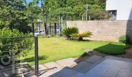 Casa com 3 quartos à venda na Rua Doutor Sérgio de Figueiredo, 300, Guarujá, Porto Alegre, 293 m2 por R$ 1.272.000