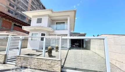 Casa com 3 quartos à venda na Rua Francisco Wollinger, 244, Praia João Rosa, Biguaçu, 253 m2 por R$ 1.435.000