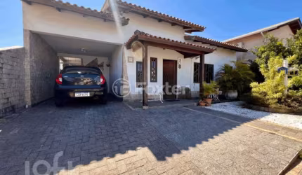 Casa com 2 quartos à venda na Rua Professora Regina Waltrick Ramos, 64, Jardim Atlântico, Florianópolis, 144 m2 por R$ 1.200.000