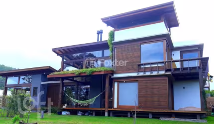 Casa em condomínio fechado com 3 quartos à venda na Rua Reverendo Gelson dos Santos Castro, 886, Rio Tavares, Florianópolis, 201 m2 por R$ 4.800.000