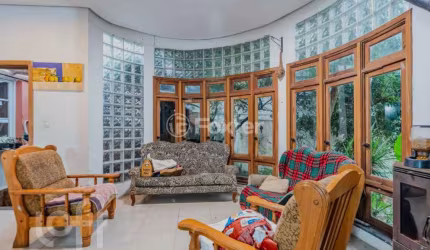 Casa em condomínio fechado com 6 quartos à venda na Rua Carlos Ferreira, 130, Teresópolis, Porto Alegre, 496 m2 por R$ 850.000