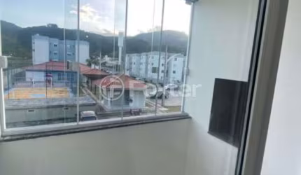 Apartamento com 2 quartos à venda na Rua Homero de Miranda Gomes, 1197, Fundos, Biguaçu, 51 m2 por R$ 250.000