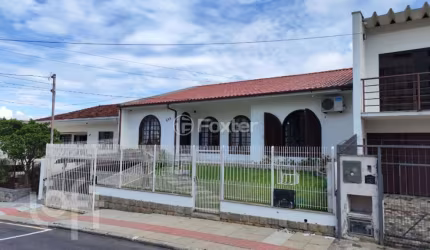 Casa com 3 quartos à venda na Rua Moura, 688, Barreiros, São José, 124 m2 por R$ 1.200.000