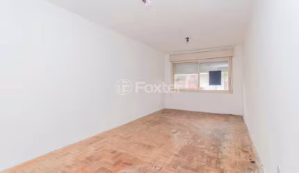 Sala comercial com 1 sala à venda na Rua Bezerra de Menezes, 87, Passo da Areia, Porto Alegre, 30 m2 por R$ 90.000