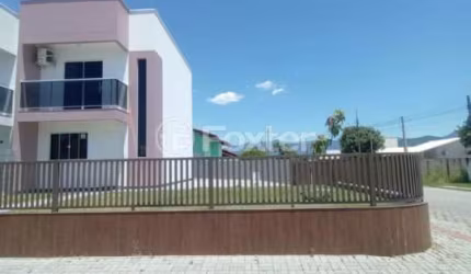 Casa com 2 quartos à venda na Rua Santarem, 77, Enseada de Brito, Palhoça, 68 m2 por R$ 750.000