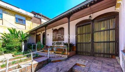 Casa com 3 quartos à venda na Avenida João XXIII, 512, São Sebastião, Porto Alegre, 185 m2 por R$ 980.000